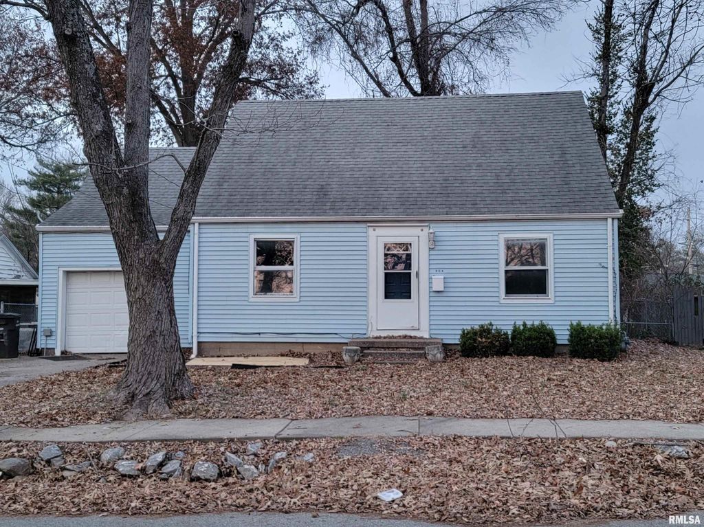 904 W LINDEN Street, Carbondale, IL 62901