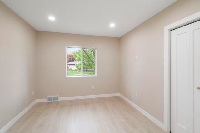 150 Belleview Road, Waterloo, IA 50701