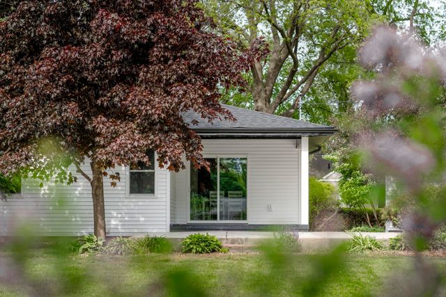 150 Belleview Road, Waterloo, IA 50701
