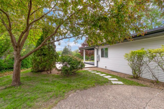 150 Belleview Road, Waterloo, IA 50701