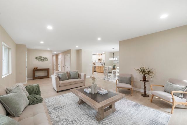 150 Belleview Road, Waterloo, IA 50701