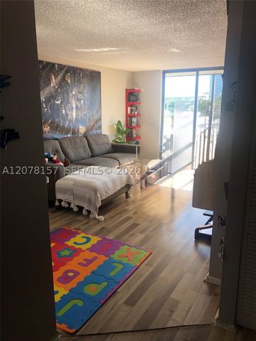 16851 NE 23rd Ave B402, North Miami Beach, FL 33160