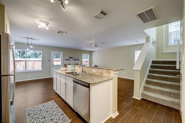 117 N Villa Oaks Drive, The Woodlands, TX 77382