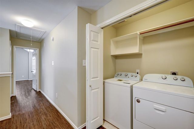 117 N Villa Oaks Drive, The Woodlands, TX 77382