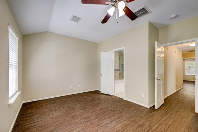 117 N Villa Oaks Drive, The Woodlands, TX 77382