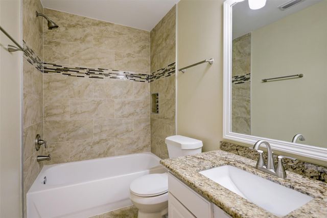 117 N Villa Oaks Drive, The Woodlands, TX 77382