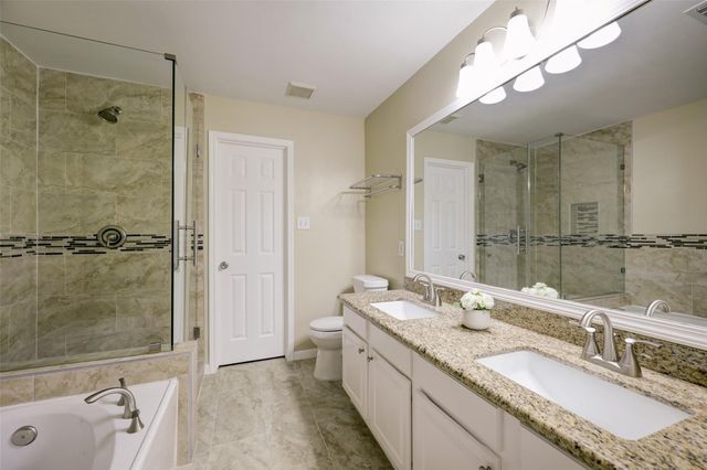 117 N Villa Oaks Drive, The Woodlands, TX 77382