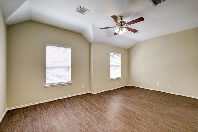 117 N Villa Oaks Drive, The Woodlands, TX 77382