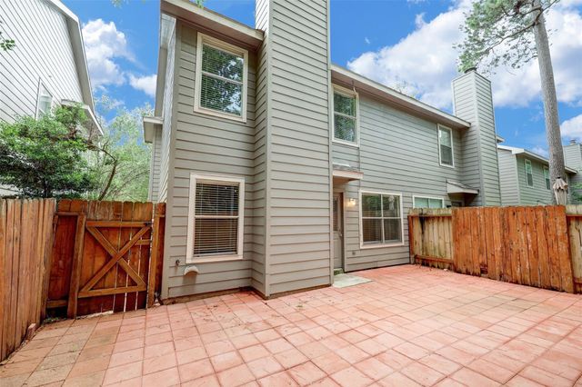 117 N Villa Oaks Drive, The Woodlands, TX 77382