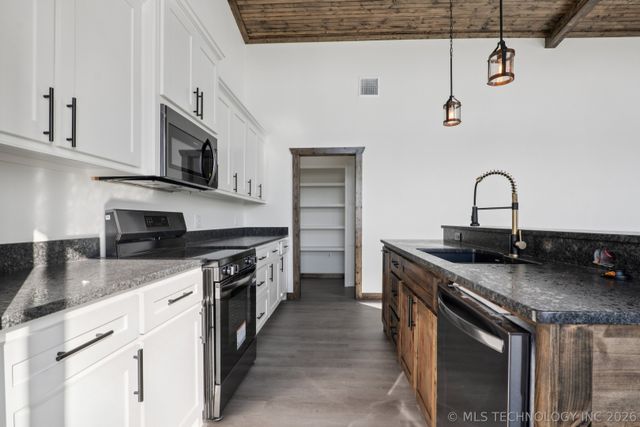 34803 S Falcon Crest Lane, Cookson, OK 74427