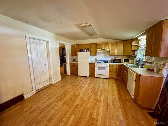 329 Maple Street, Amasa, MI 49903