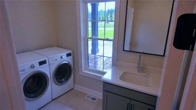 2 Maries Way, Ogden, NY 14624