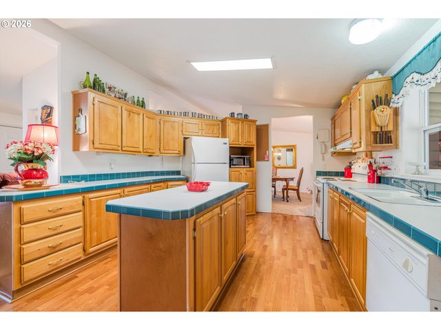 900 Ne FRANCIS Ave 63, Gresham, OR 97030