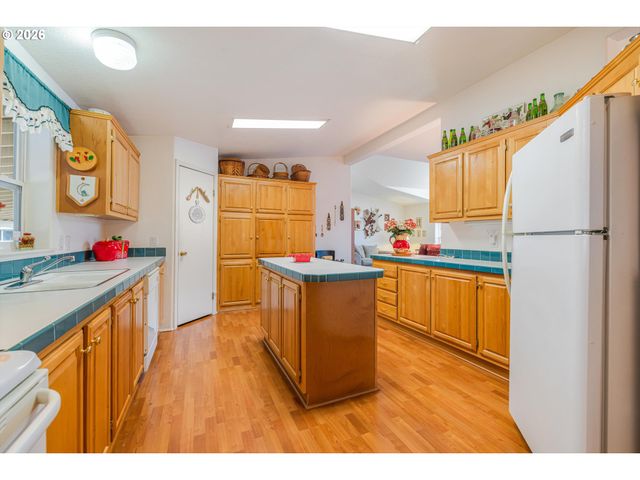 900 Ne FRANCIS Ave 63, Gresham, OR 97030