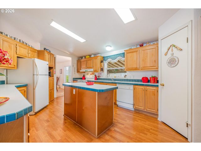 900 Ne FRANCIS Ave 63, Gresham, OR 97030