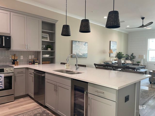 951 W Lagoon Avenue G, Gulf Shores, AL 36542