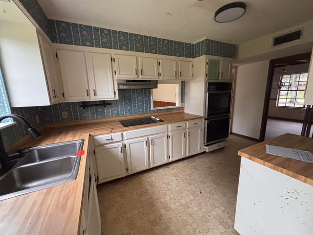 137 Glenhill Drive, Houma, LA 70363