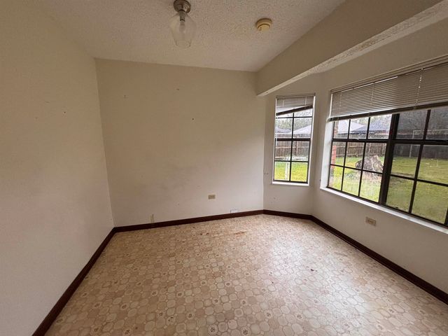 137 Glenhill Drive, Houma, LA 70363