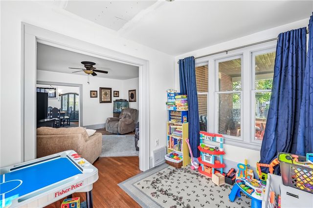 71 Lyle Dr, Hermitage, PA 16148