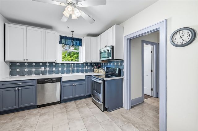 71 Lyle Dr, Hermitage, PA 16148