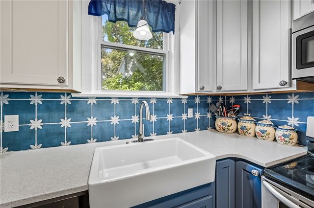 71 Lyle Dr, Hermitage, PA 16148