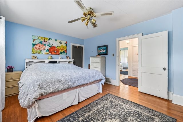 71 Lyle Dr, Hermitage, PA 16148