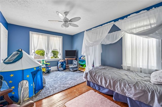 71 Lyle Dr, Hermitage, PA 16148