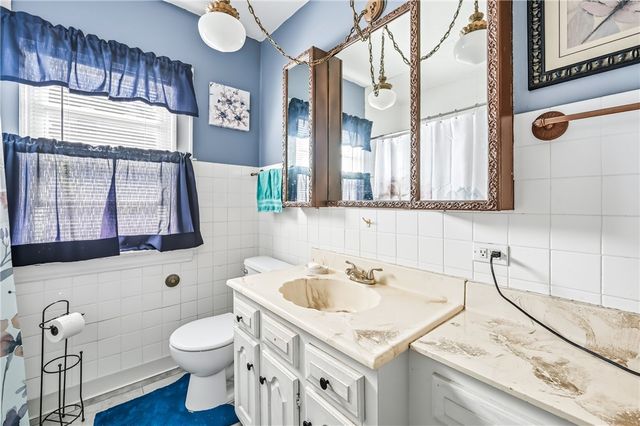 71 Lyle Dr, Hermitage, PA 16148