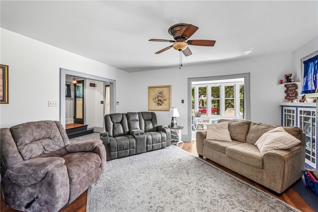 71 Lyle Dr, Hermitage, PA 16148