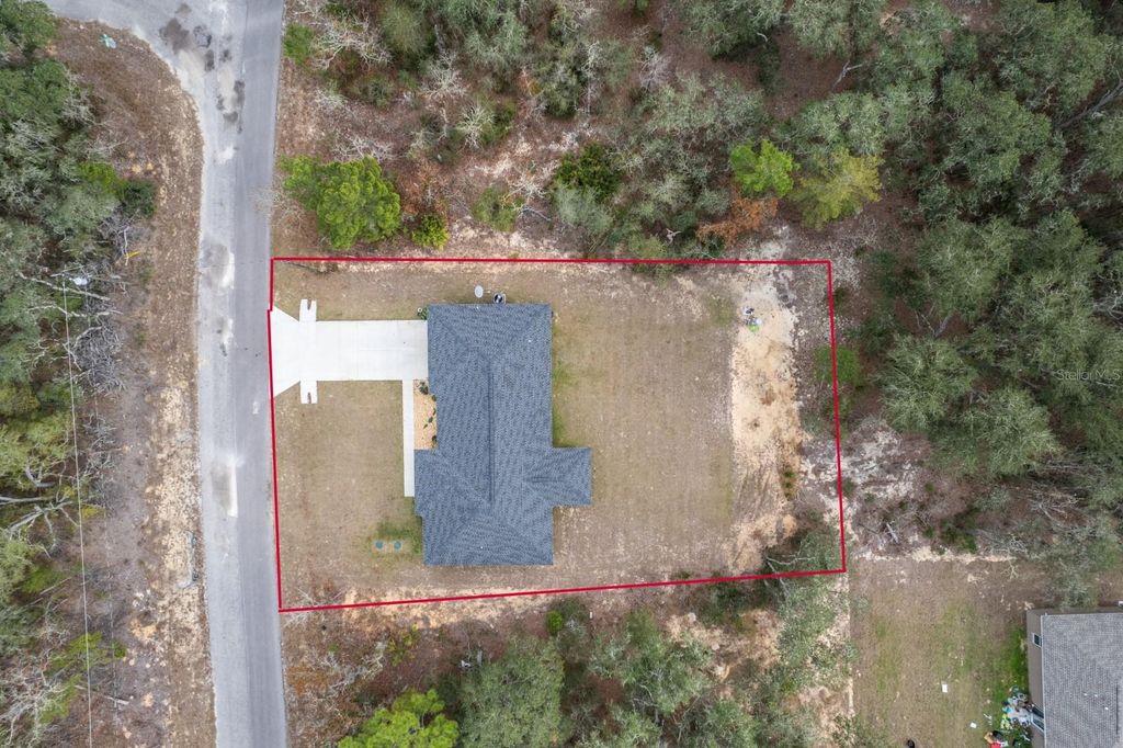Image 27 of property listing at 96 FISHER WAY TRAIL, Ocklawaha, FL 32179