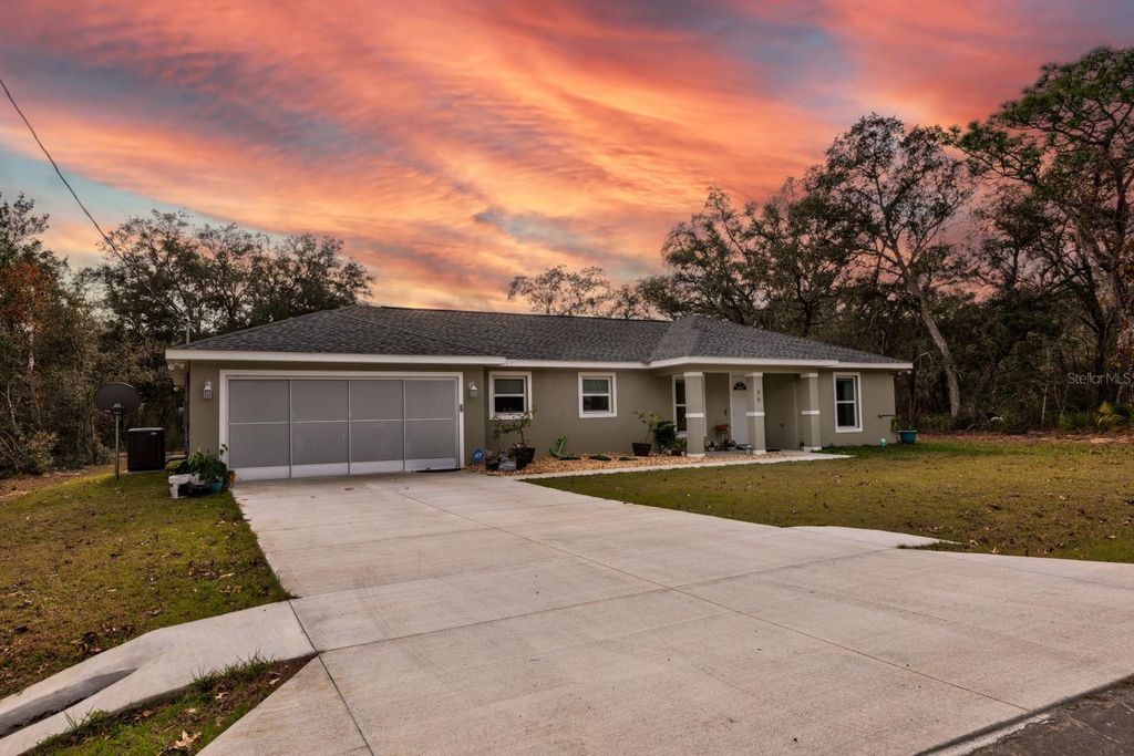 Image 28 of property listing at 96 FISHER WAY TRAIL, Ocklawaha, FL 32179
