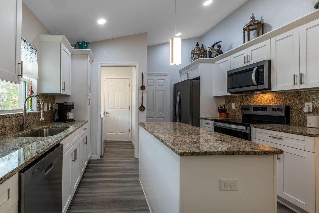 Image 9 of property listing at 96 FISHER WAY TRAIL, Ocklawaha, FL 32179