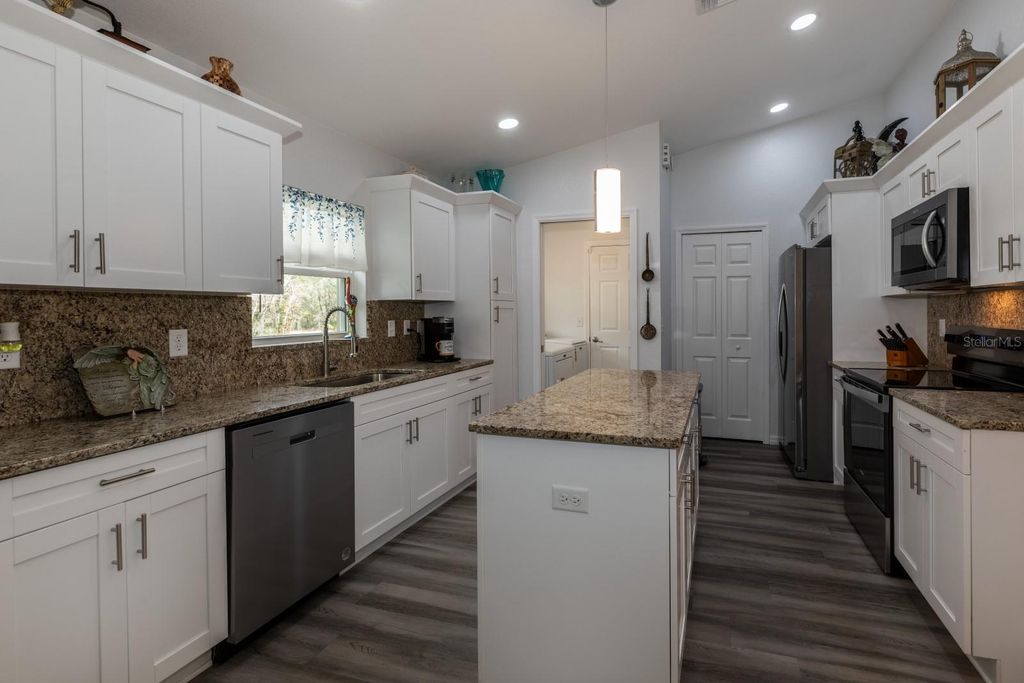 Image 10 of property listing at 96 FISHER WAY TRAIL, Ocklawaha, FL 32179