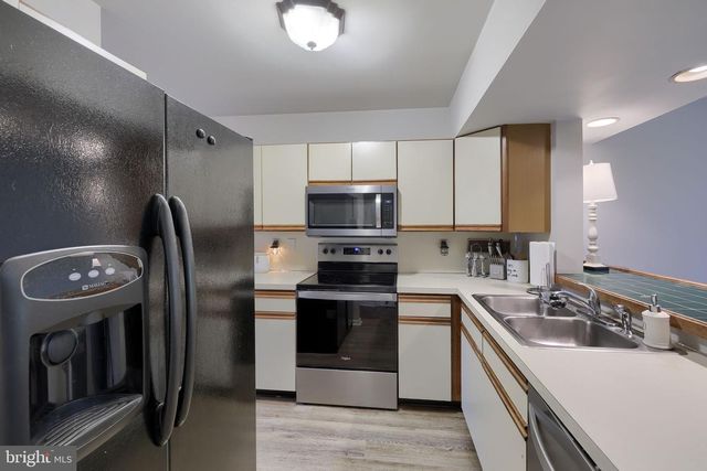 117 TREETOPS DR, Lancaster, PA 17601