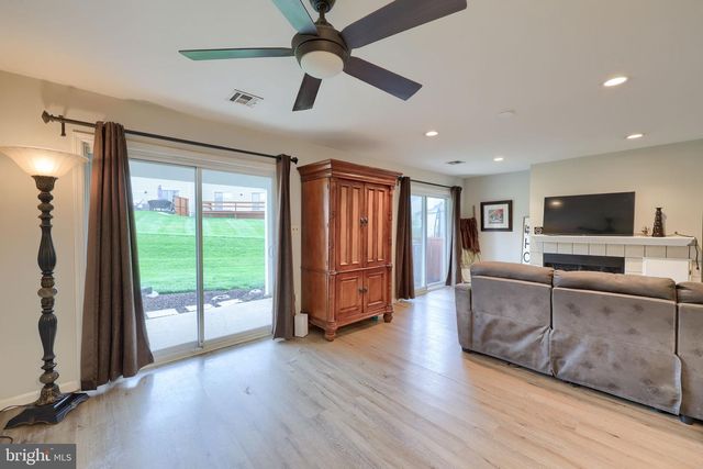 117 TREETOPS DR, Lancaster, PA 17601