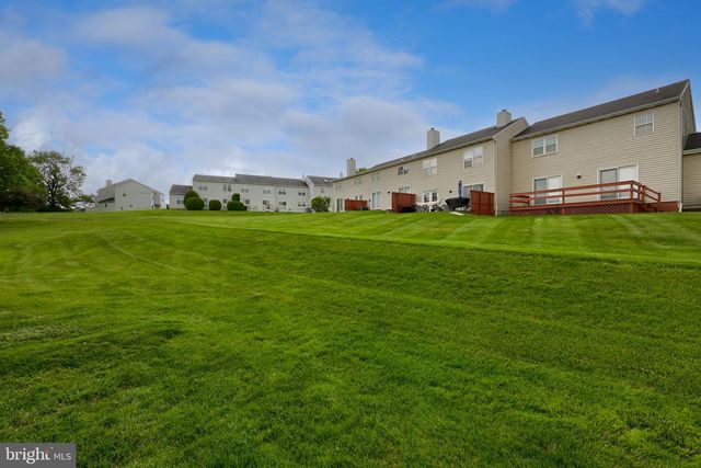 117 TREETOPS DR, Lancaster, PA 17601