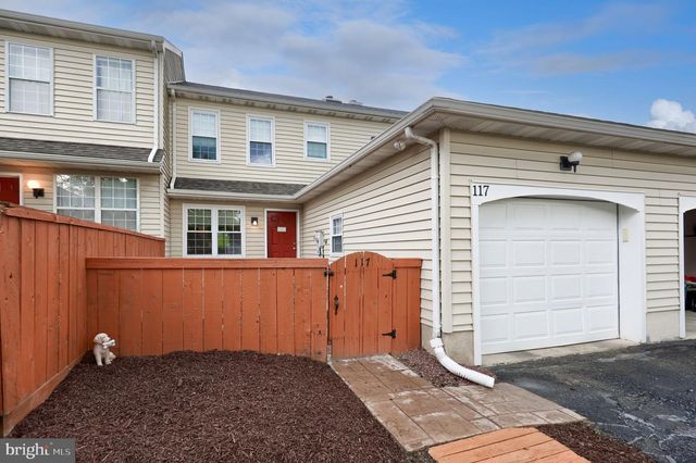 117 TREETOPS DR, Lancaster, PA 17601