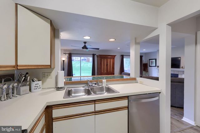 117 TREETOPS DR, Lancaster, PA 17601