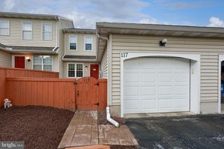 117 TREETOPS DR, Lancaster, PA 17601