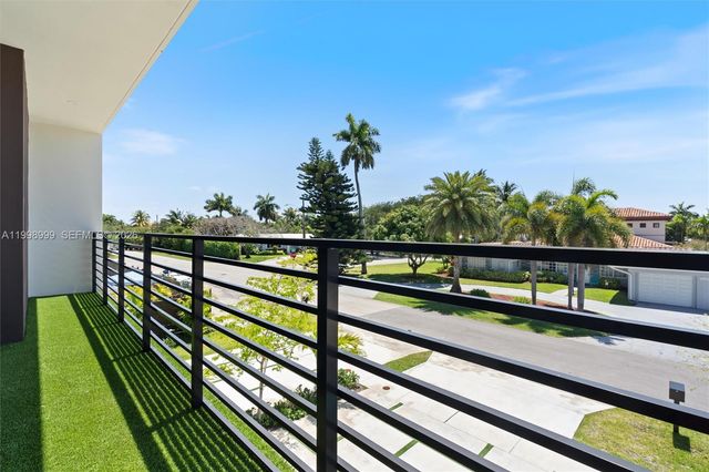 2431 NE 18th St, Fort Lauderdale, FL 33305