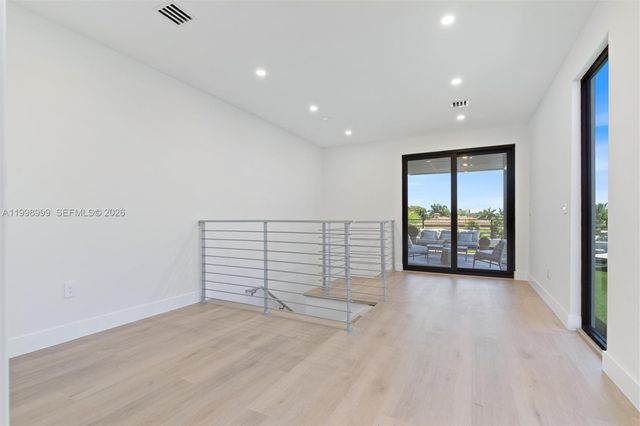 2431 NE 18th St, Fort Lauderdale, FL 33305