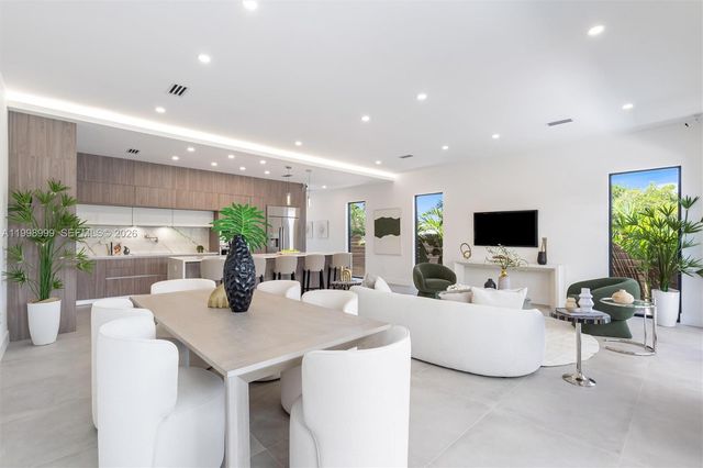 2431 NE 18th St, Fort Lauderdale, FL 33305