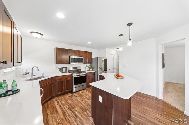 819 Cedar Bluff Way, Fenton, MO 63026