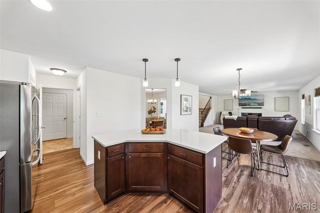 819 Cedar Bluff Way, Fenton, MO 63026