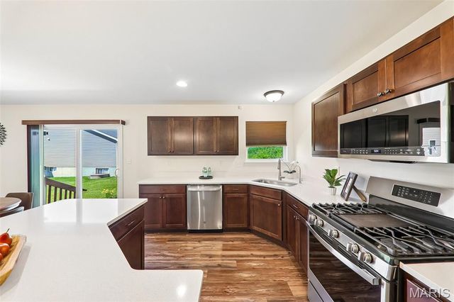 819 Cedar Bluff Way, Fenton, MO 63026