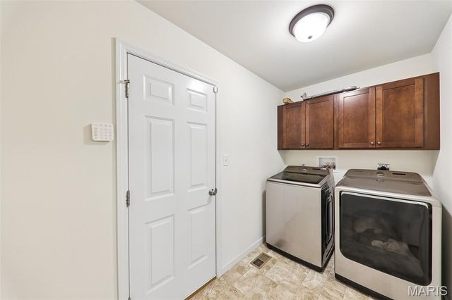 819 Cedar Bluff Way, Fenton, MO 63026