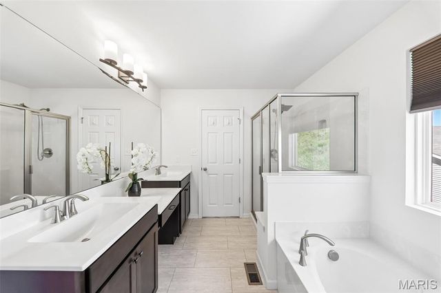 819 Cedar Bluff Way, Fenton, MO 63026