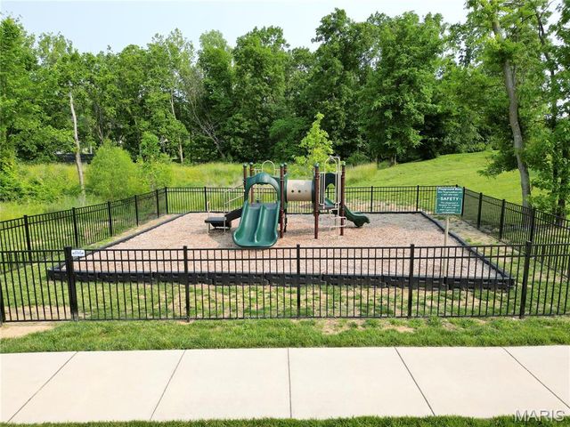 819 Cedar Bluff Way, Fenton, MO 63026