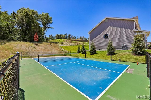 819 Cedar Bluff Way, Fenton, MO 63026