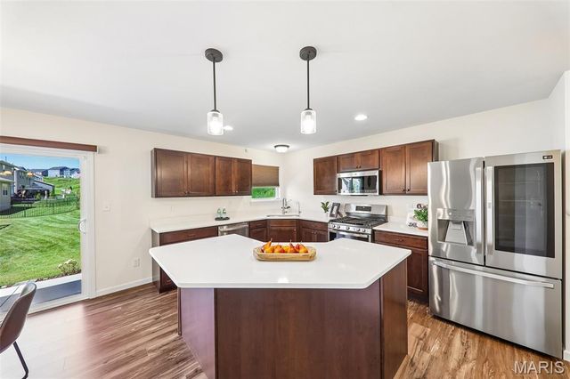 819 Cedar Bluff Way, Fenton, MO 63026